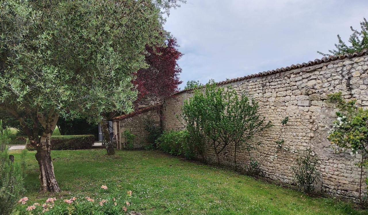 Domaine De Pladuc Bed & Breakfast Lachaise Exterior photo