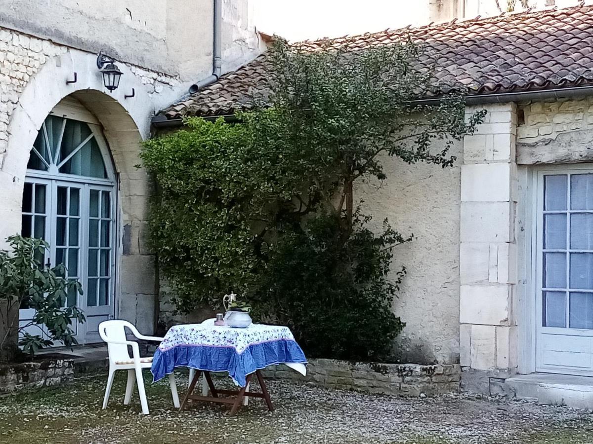 Domaine De Pladuc Bed & Breakfast Lachaise Exterior photo