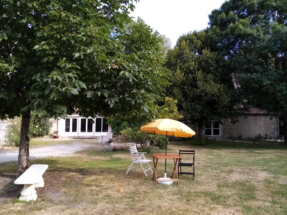 Domaine De Pladuc Bed & Breakfast Lachaise Exterior photo