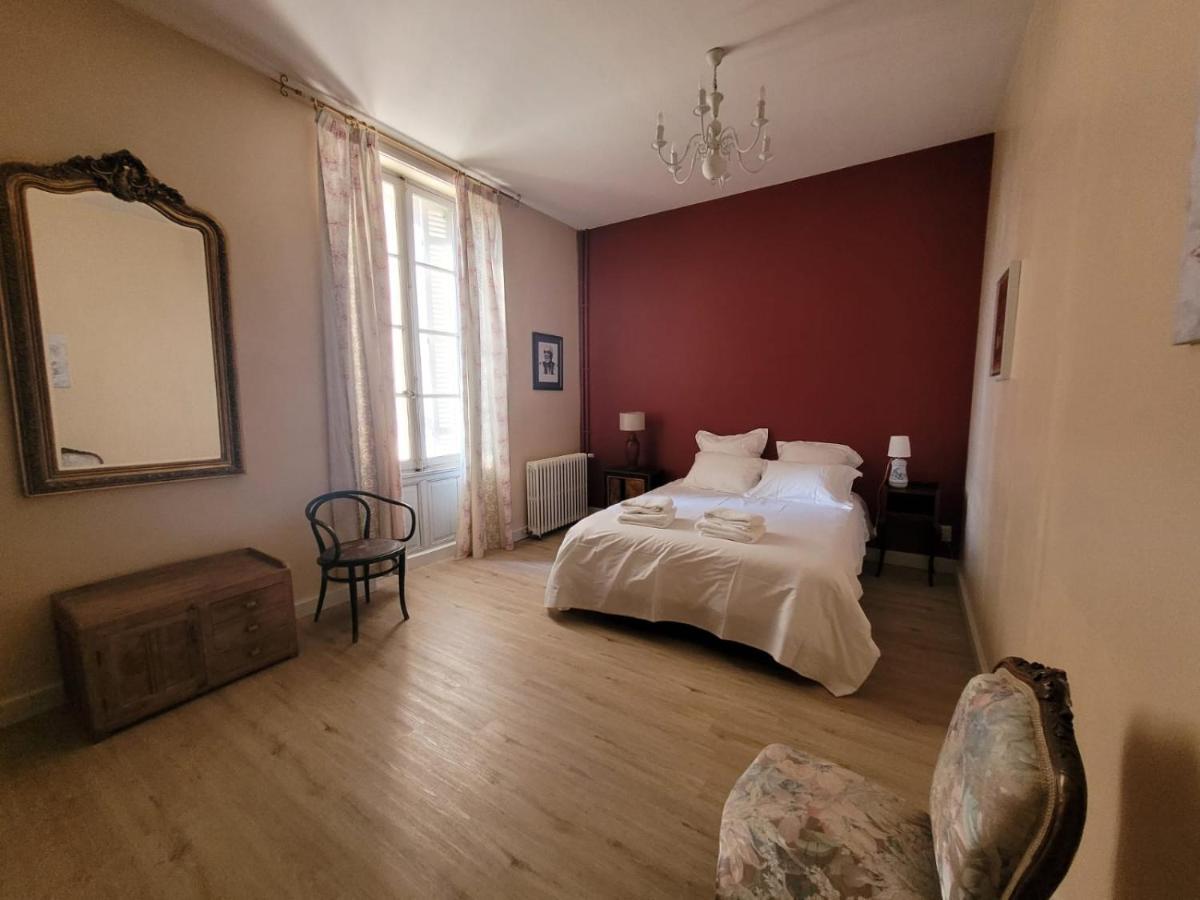Domaine De Pladuc Bed & Breakfast Lachaise Room photo