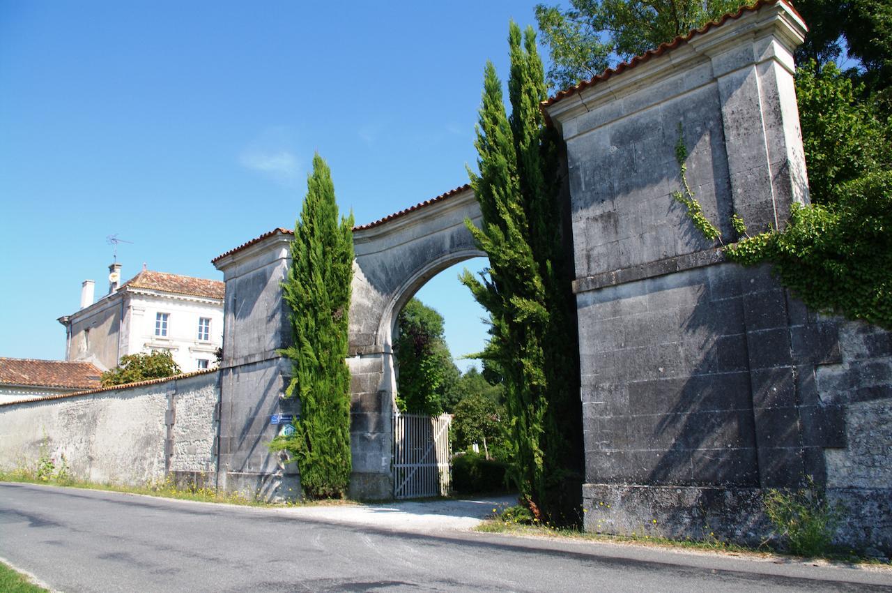 Domaine De Pladuc Bed & Breakfast Lachaise Exterior photo